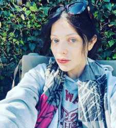 1_Michelle-Trachtenberg.jpg