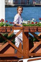 Emma_Watson_out_for_breakfast_in_pajamas_in_Venice_06-09-20260004.jpg
